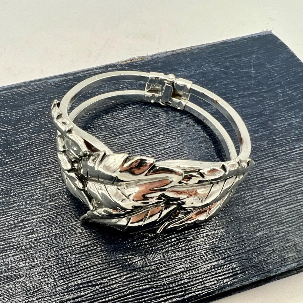 Vintage silver tone leafy hinged statement bracelet
